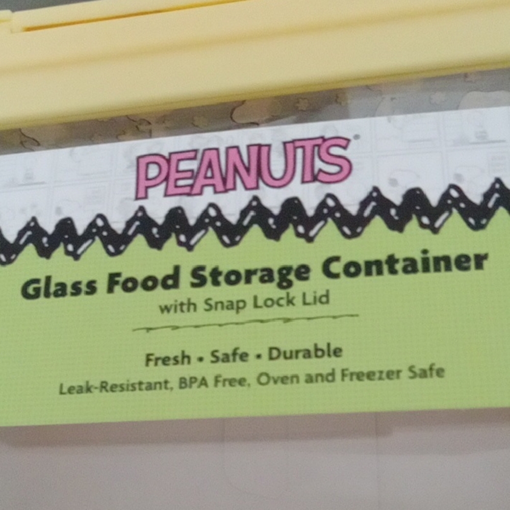Peanuts Glass Food Storage Container with Yellow Snap Lock Lid